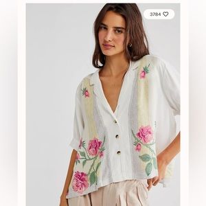 We the free big blooms shirt small nwt